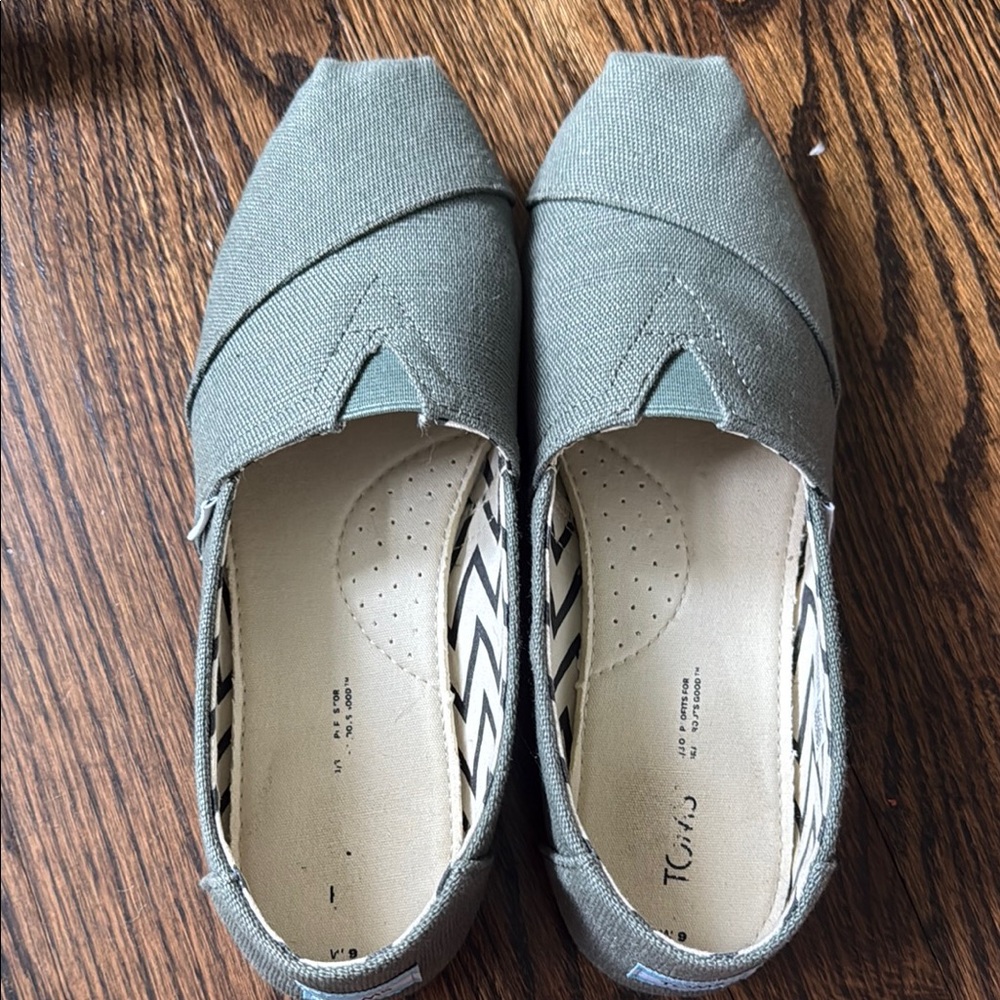 Women’s Toms